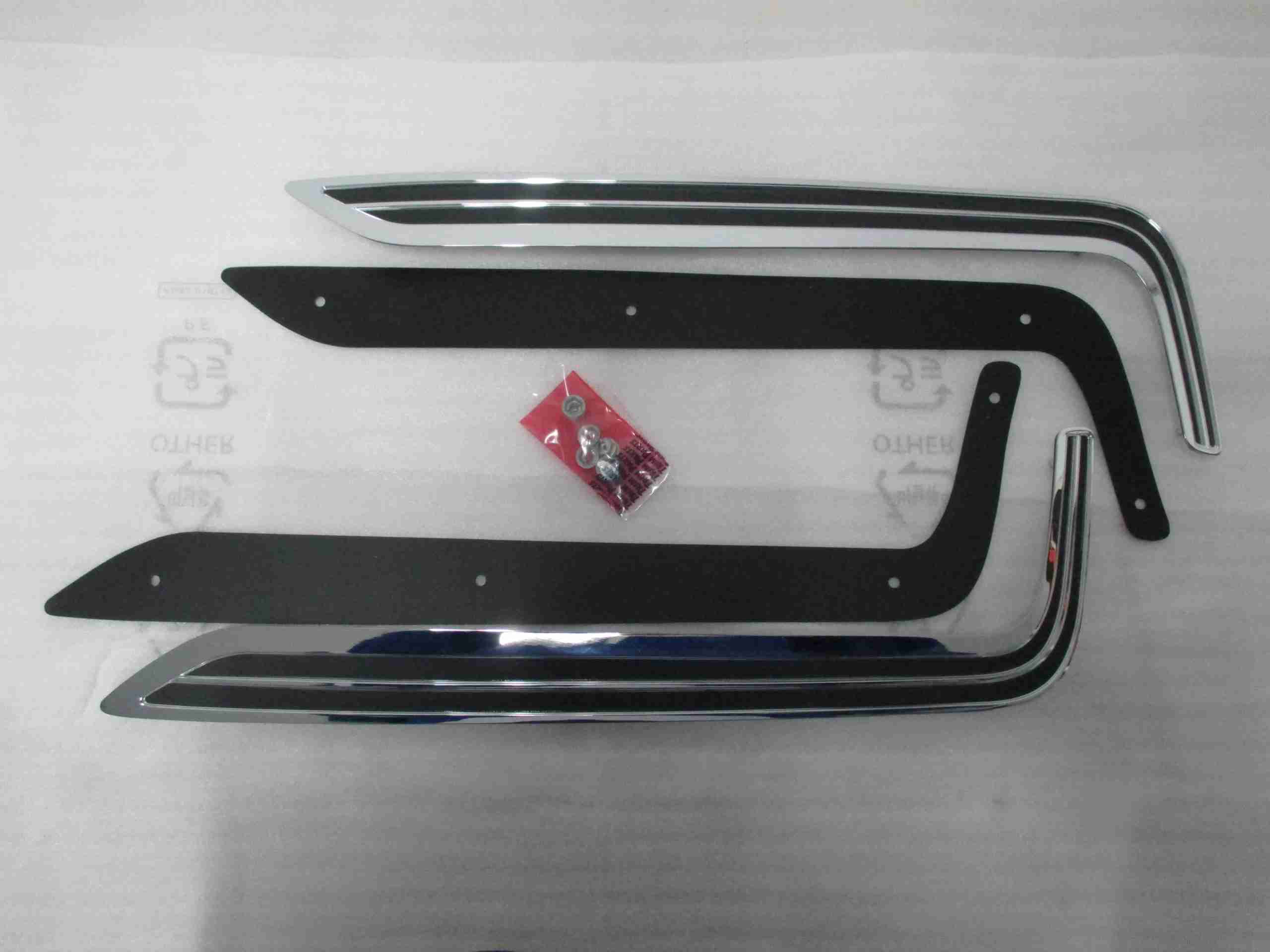 1698-69 Coronet R/T Bulge Insert, Chrome, Pair