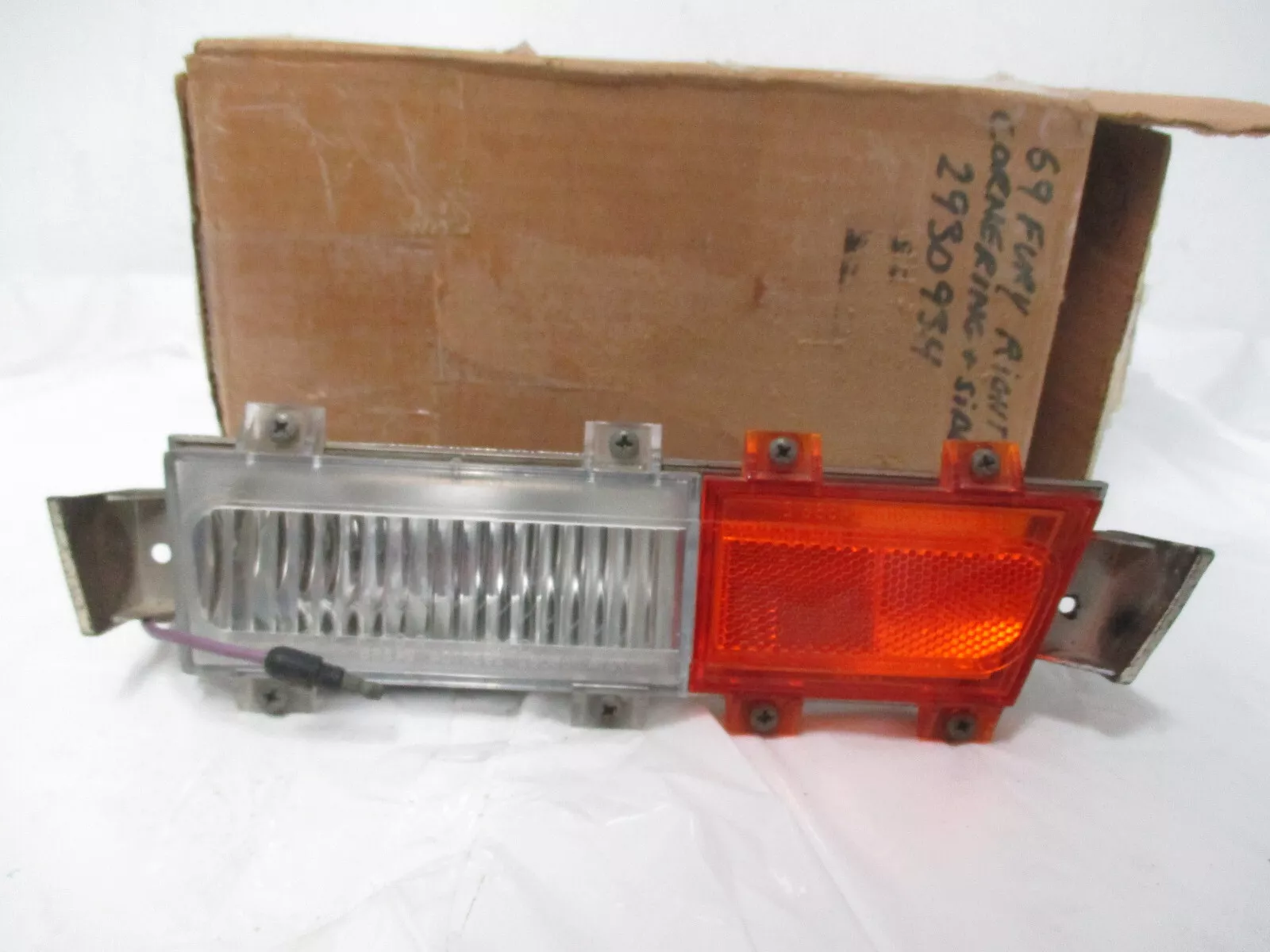 1969 Plymouth Fury lll-Sport-VIP Right Hand Cornering Lamp ASSY 2930934